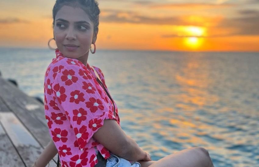 South Actress Malavika Mohanan Poses in Bikini