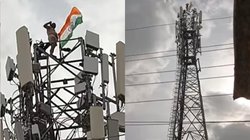 हाथ में तिरंगा और गले में फंदा: टावर पर चढ़ इंसाफ मांग रहा था शख्स, पुलिस के छूटे पसीने