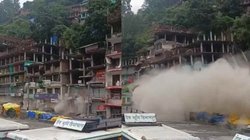 हिमाचल प्रदेश में हुए इस लैंडस्लाइड को देखकर खड़े हो जायेंगे रोंगटे, सामने आया डरा देने वाला वीडियो