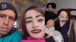 गर्लफ्रेंड ने छोड़ा तो पुतले से कर ली शादी, बच्चे भी हो गये! अजीब प्रेम कहानी जानकर हो जायेंगे हैरान