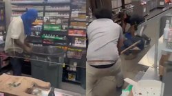 America: दुकान में घुस गया चोर तो डर गए लोग, भारतीय शख्स ने पकड़कर की पिटाई; देखिए वीडियो