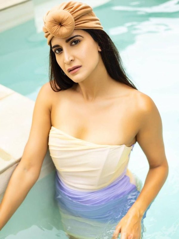 AAHANA KUMRA - SWIMSUIT LOOK