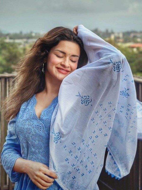 AVNEET KAUR DESI SWAG