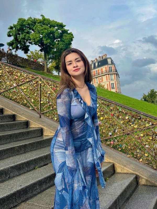 AVNEET KAUR IN PARIS