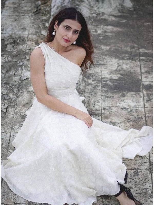 FATIMA SANA SHEIKH - WHITE LOOK
