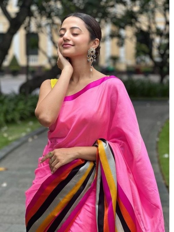 Helly Shah (6)