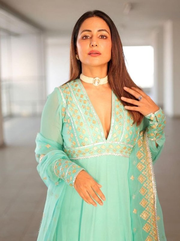 Hina Khan best Looks for Rakshabandhan (4)