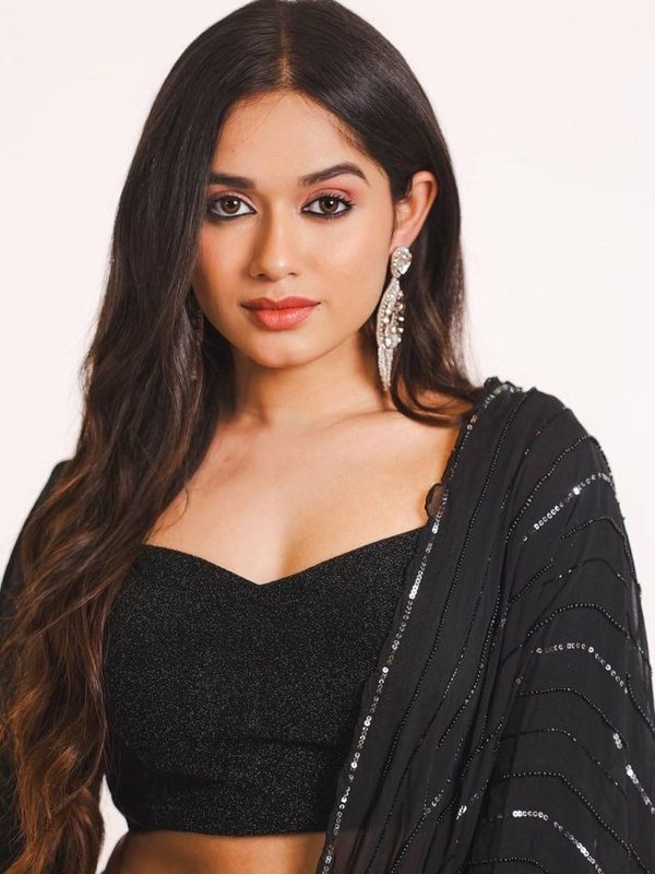 JANNAT ZUBAIR - BLACK LEHENGA LOOK
