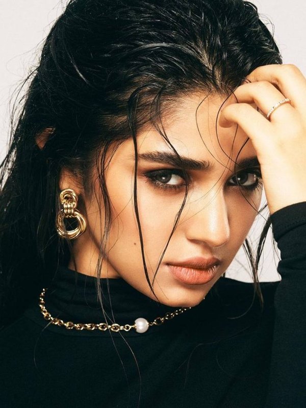 KRITHI SHETTY KILLER LOOK