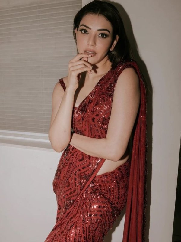Kajal Aggarwal Red Saree (7)