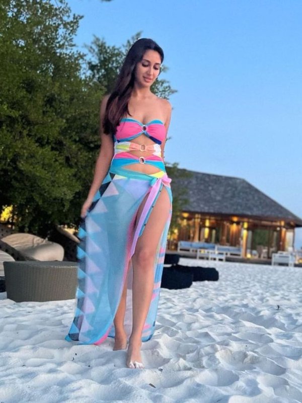 Nikita Dutta vacation photos (7)