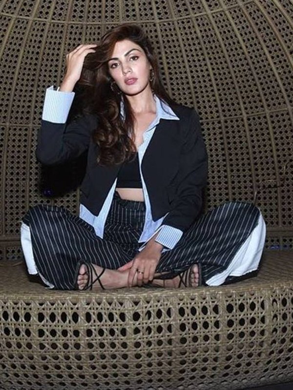 RHEA CHAKRABORTY - BIKHRI JULFE