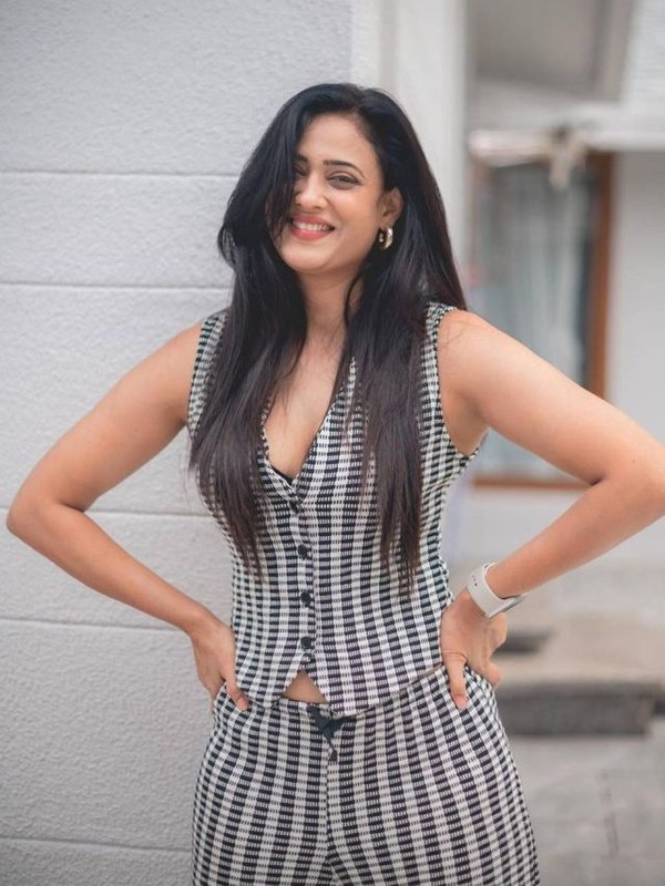 SHWETA TIWARI CASUAL LOOK WITH CUTE SMILE