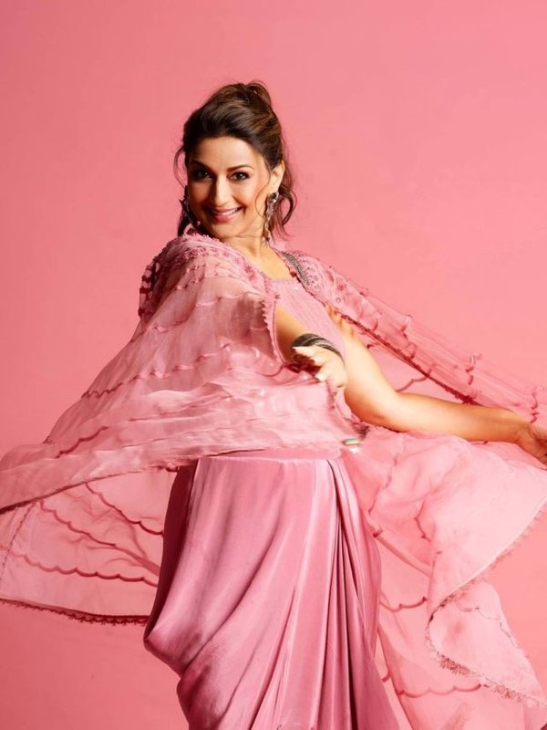 SONALI BENDRE APSARA LOOK