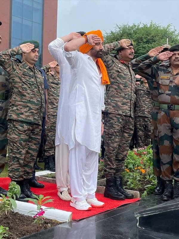 SUNNY DEOL - BOLLYWOOD STARS INDEPENDENCE DAT CELEBRATION