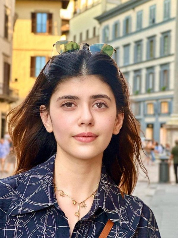 Sanjana Sanghi Vacation Pics (5)