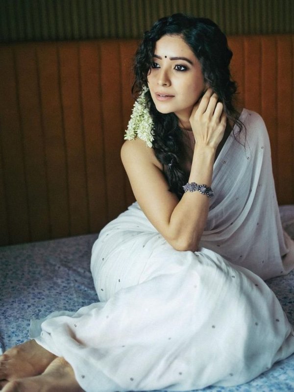 TV Actress Asha Negi (6)