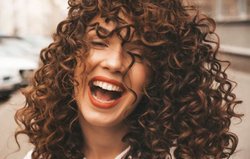 Curly Hair Care Tips: घुंघराले बाल ड्राई होकर तेजी से गिर रहे हैं, इन 6 टिप्स को अपनाएं, खूबसूरत और शाइनी दिखेंगे