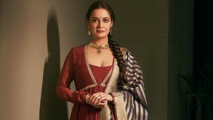 Dia Mirza looks royal in ethnic attire, flaunts her desi avatar in Anarkali Kurta