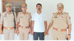 डकैती के आरोप में सपा नेता गिरफ्तार? चुनाव में अखिलेश कर चुके हैं प्रचार, जानिए कौन है गुलशन यादव