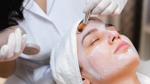 kaccha doodh istemal karne ka tarika,kaccha doodh face par lagane ke fayde,kaccha doodh aur haldi,raw milk and turmeric,aw milk face pack