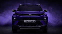Tata Nexon and Nexon EV facelift: टाटा नेक्सन और नेक्सन ईवी फेसलिफ्ट की कीमत के साथ जानें वेरिएंट और उनमें मिलने वाले फीचर्स की कंप्लीट डिटेल