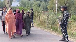 अनंतनाग में आतंकियों के खिलाफ सेना का अभियान जारी, सुरक्षा बलों ने उठाया यह कदम