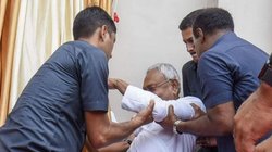 VIDEO: Nitish Kumar करने जा रहे थे पट्टिका का अनावरण, अचानक गिर पड़े, सुरक्षाकर्मियों ने संभाला