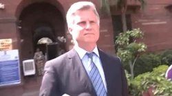 MEA से बाहर निकलते कनाडाई उच्चायुक्त का वीडियो वायरल, लोग बोले- लगता है ठीक से इलाज हुआ है