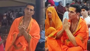 Akshay Kumar dressed in saffron on his birthday, Visits Ujjains Mahakaleshwar Temple With Shikhar Dhawan, Performs Aarti