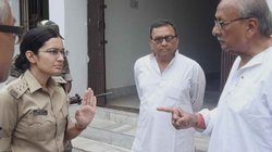 “मैं आवास पर नहीं मिलती, हमारा भी एक पर्सनल स्पेस है”, पूर्व राज्यपाल से बोलीं औरंगाबाद की ASP, वायरल है वीडियो