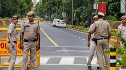 दिल्ली में ड्यूटी पर तैनात सब इंस्पेक्टर को तेज रफ्तार कार ने कुचला, फरार हुआ आरोपी