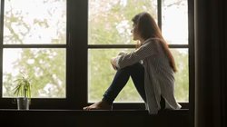 दुनिया मेरे आगे: बदलते दौर में अपनों से बात करने के लिए भी लोगों के पास समय नहीं