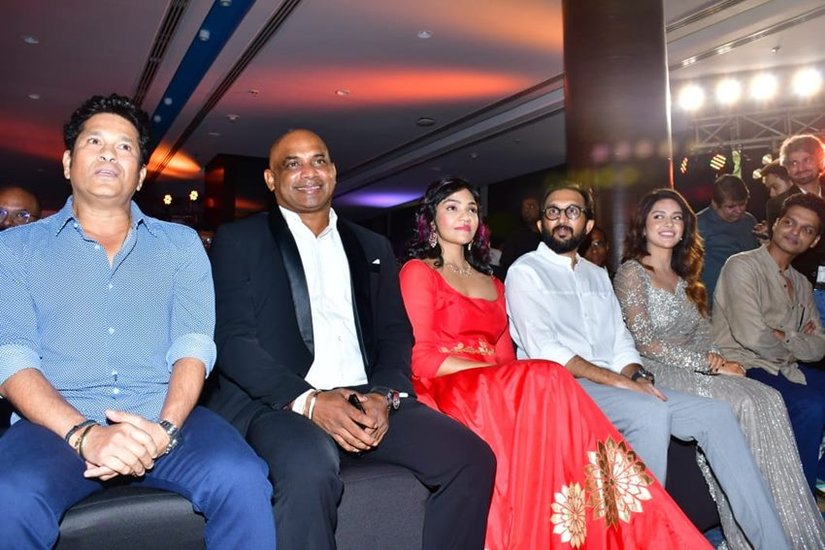 800 trailer launch