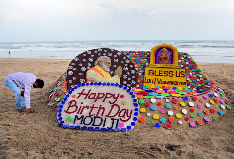 narendra modi age