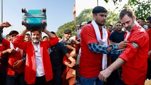 Rahul Gandhi | Rahul Gandhi with Coolies