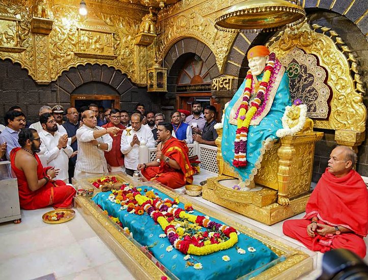 Rajnath Singh arti in Shirdi