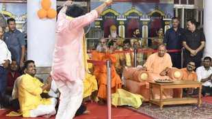 Ravi Kishan II Yogi Adityanath II Gorkhpur