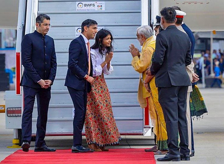 rishi sunak reached india with wife