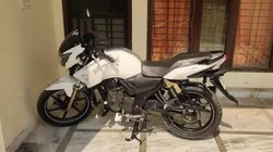 Used Bikes Offers: बस 25 हजार में यहां मिल रही है TVS Apache RTR 160, शोरूम जाएंगे तो खर्च होंगे 1 लाख से ज्यादा, जानें क्या और कहां है ऑफर