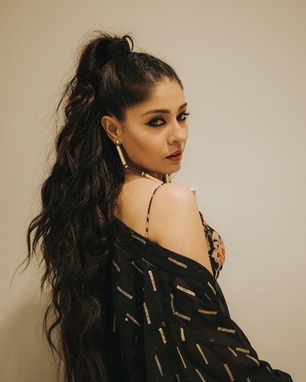 Bollywood Singer Sunidhi Chauhan