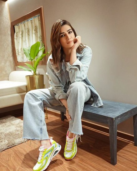 kriti sanon in denim