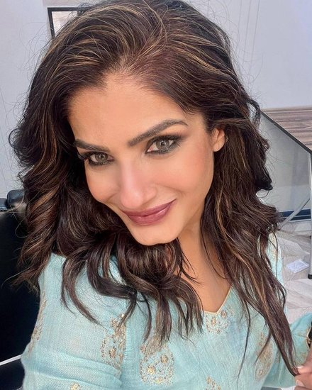 Raveena Tandon style