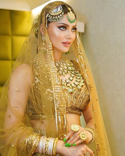 Urvashi Rautela instagram