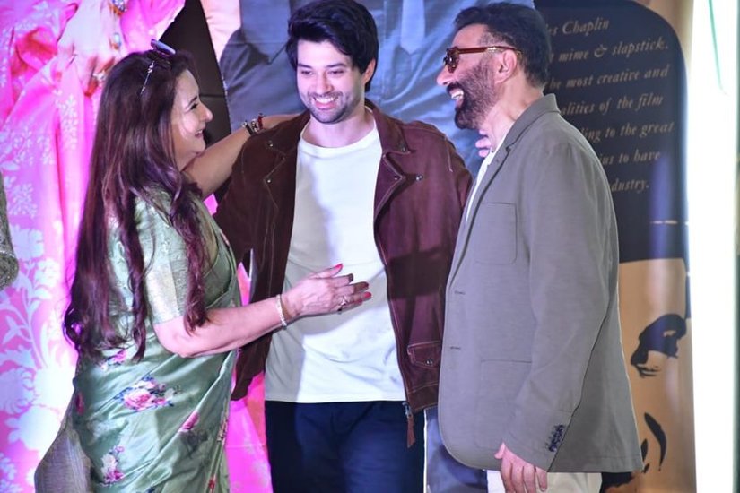 Sunny Deol poonam Dhillon Rajveer Deol
