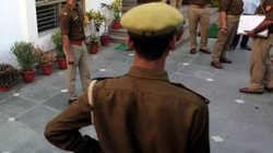 दिल्ली में महिला कांस्टेबल ने फांसी लगाकर की खुदकुशी, किशनगढ़ पुलिस थाने में थी तैनात, जानिए पूरा मामला
