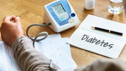 Diabetes Treatment: डायबिटीज रोगियों के लिए सेहत का खजाना साबित हो सकते हैं इस सब्जी के पत्ते, फेंकने से पहले जान लें फायदे और सेवन का तरीका