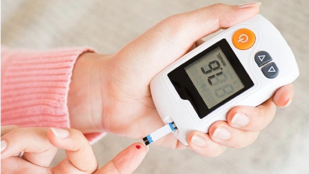 home remedies for blood sugar control, how to control blood sugar, trifala and fenugreak seeds for blood sugatr control,