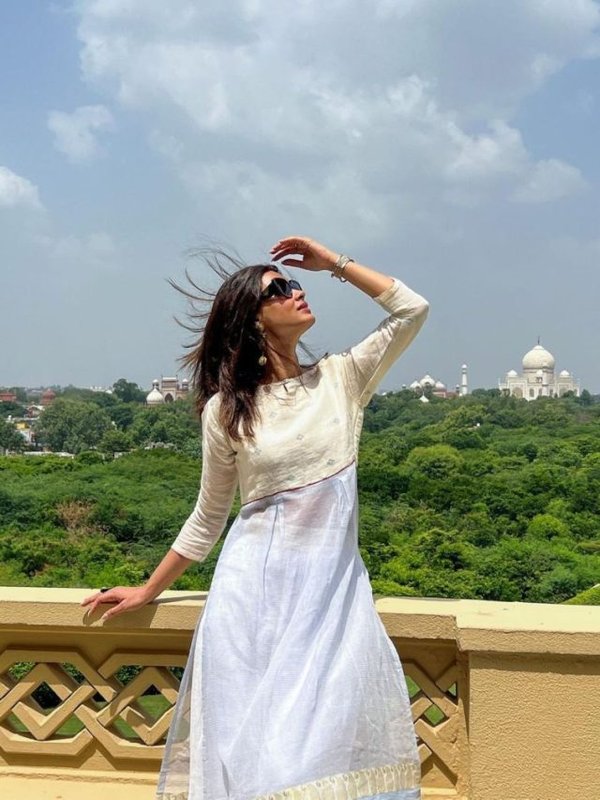 Diana Penty in Agra (7)