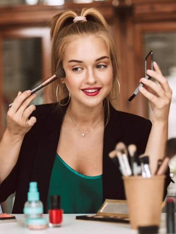 MAKEUP TIPS FOR WORKING WOMEN